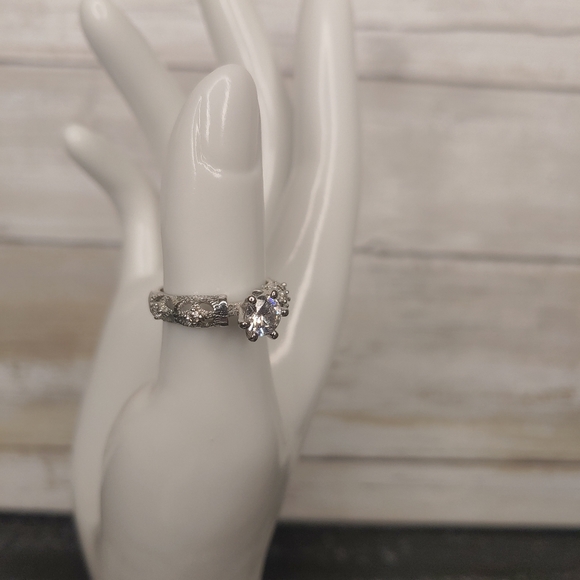 Silver tone Rhinestone Ring - Picture 4 of 8